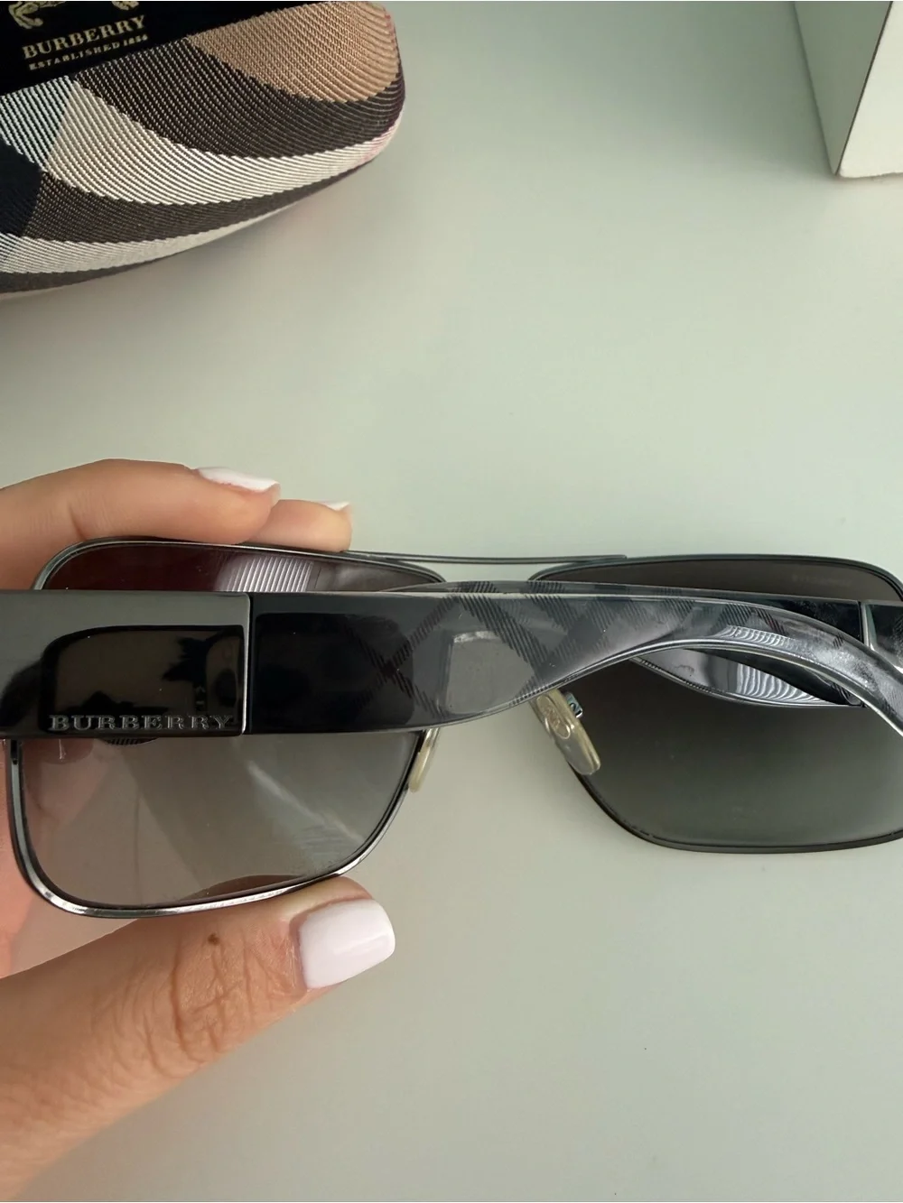 Burberry Signature Gunmetal Gray Aviator Sunglasses Plaid Arm Italy 3040